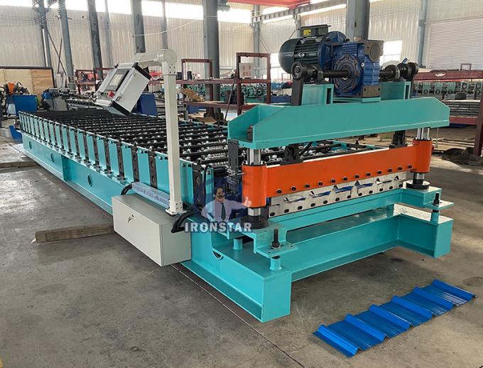 petit pain trapézoïdal de feuille de toit formant la machine 1