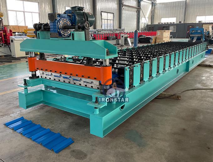 petit pain trapézoïdal de feuille de toit formant la machine 2