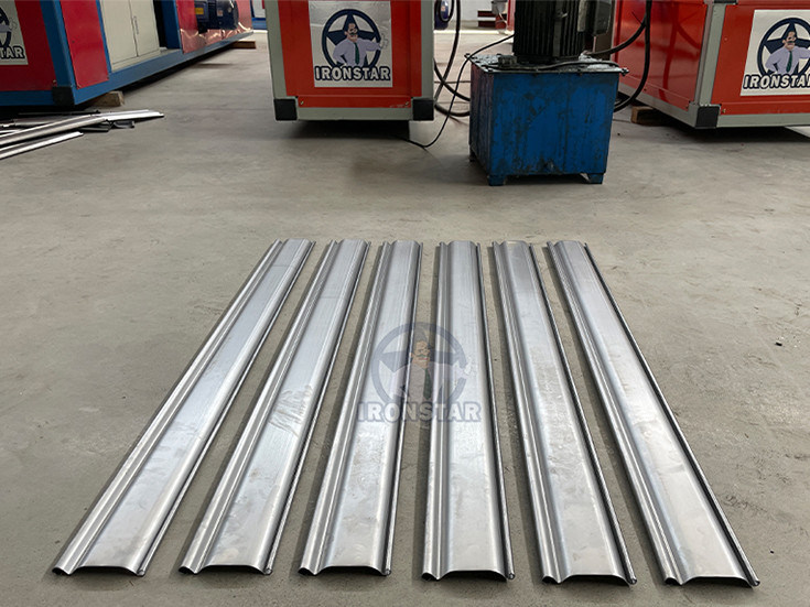 “Door Shutter Roll Forming Machine Equipped with Hydraulic Cutter and PLC Control for Automated and Shutter Manufacturing”