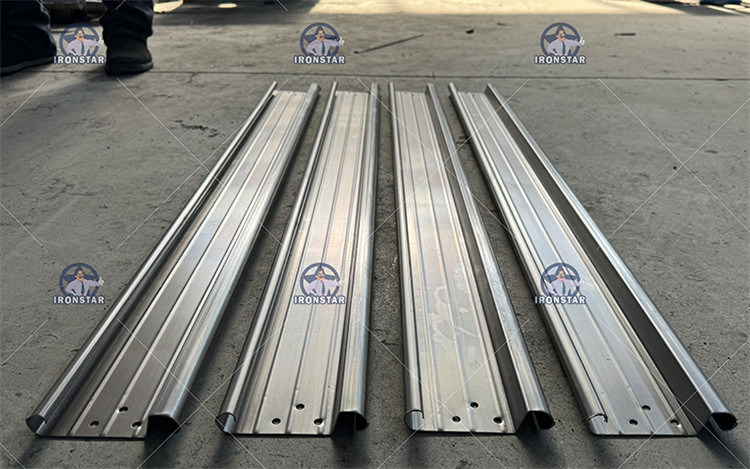 “100mm sandwich rolling shutter door machine, sandwich shutter roll forming machine, insulated shutter panel forming line, rolling shutter door making machine, cold roll former, metal shutter door ”